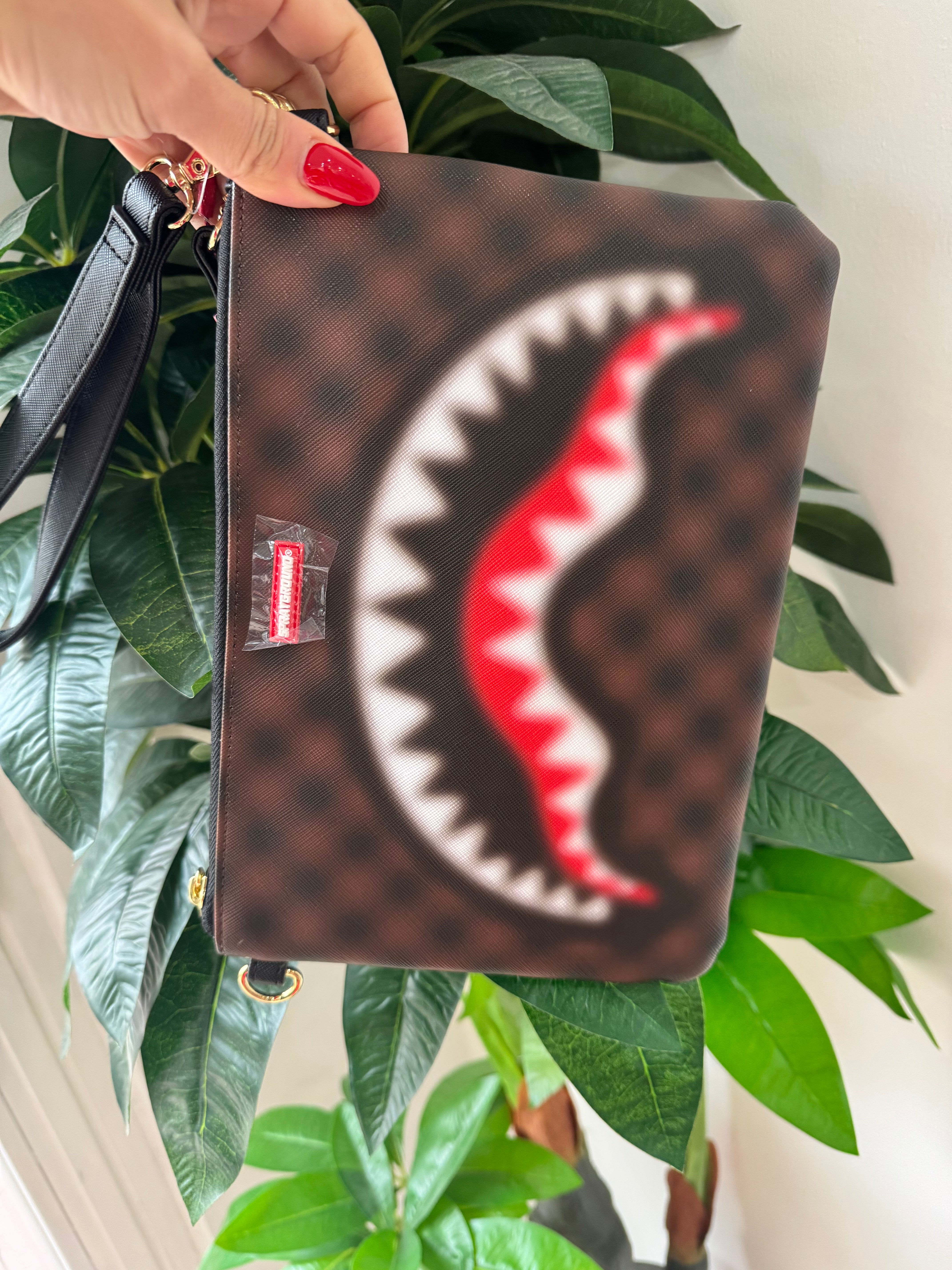 POCHETTE SPRAYGROUND 02