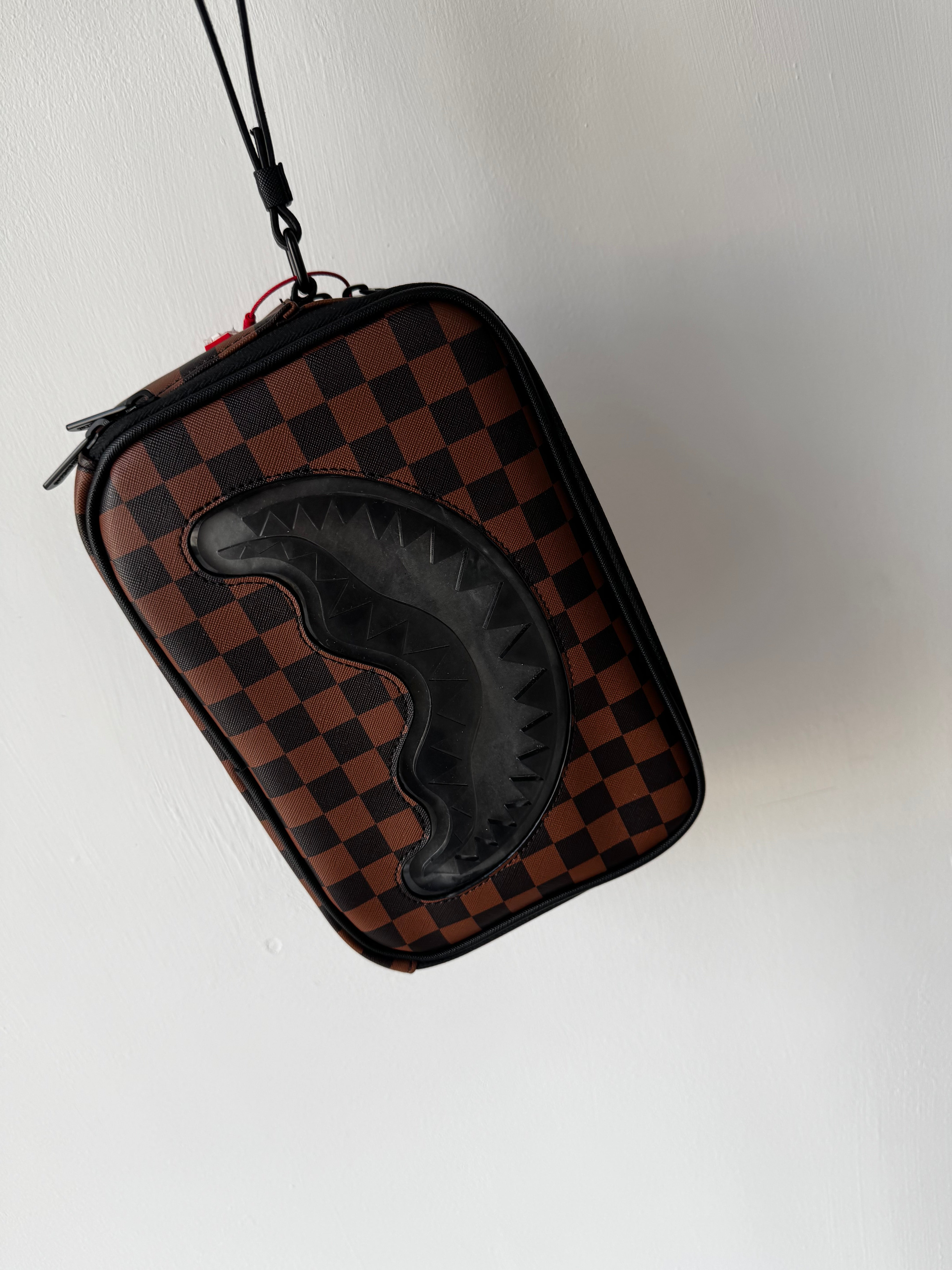 BORSA POCHETTE SPRAYGROUND 910B