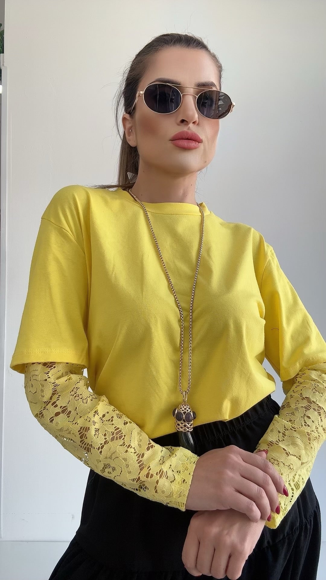 T SHIRT SISSI MAGLIA CON MANICOTTI IN PIZZO  GIALLO