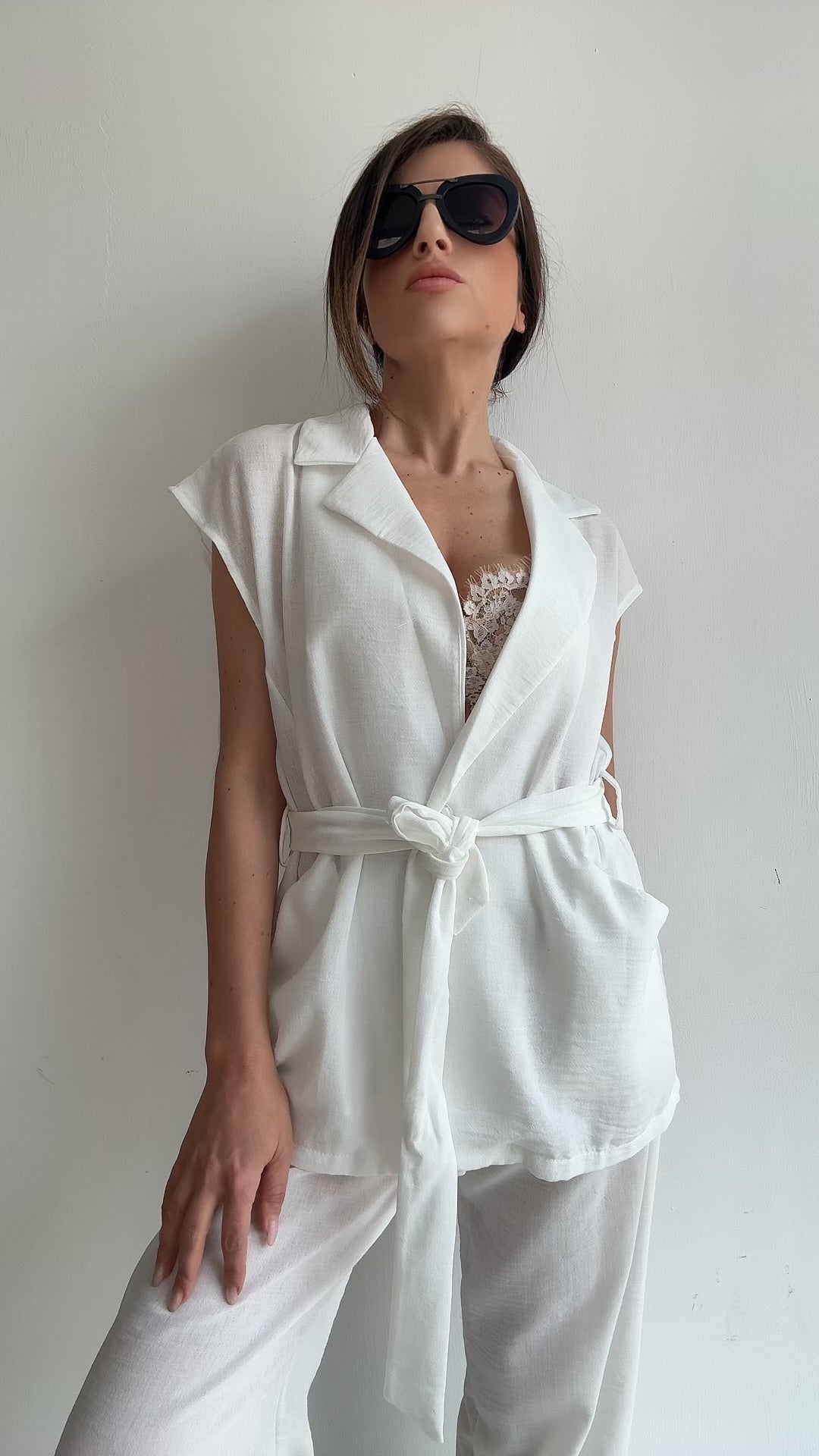 TAILLEUR CON GILET IN “LINO” BIANCO